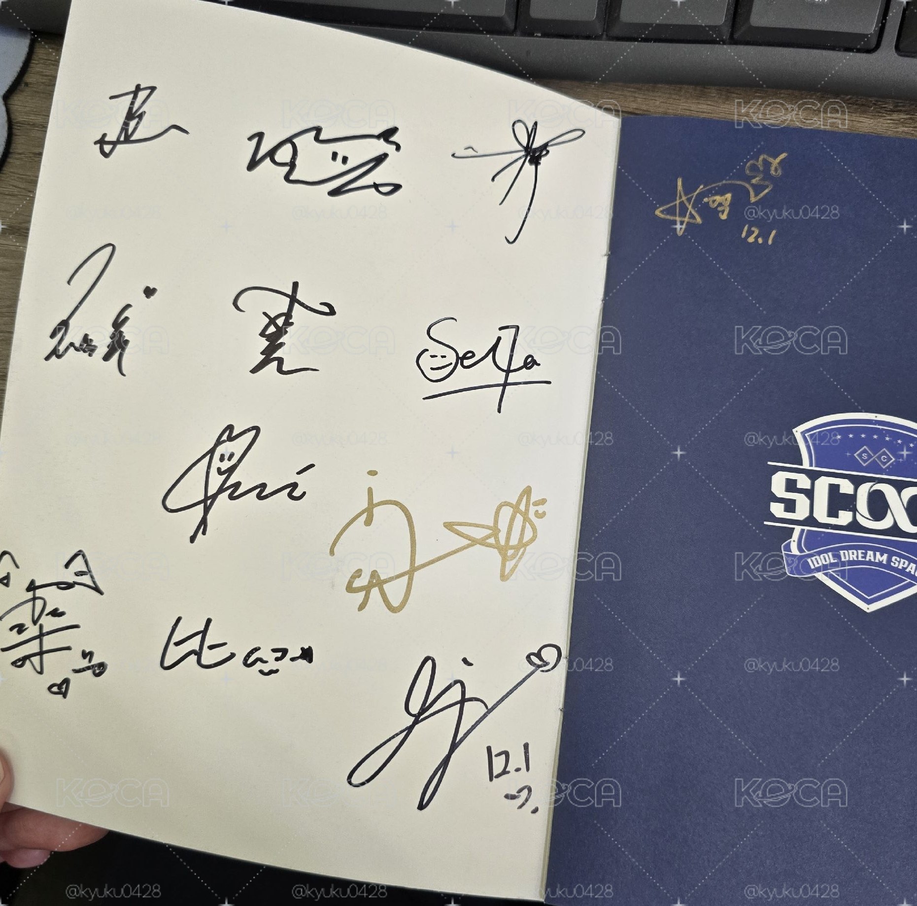 SCOOL 畢業場刊 親簽