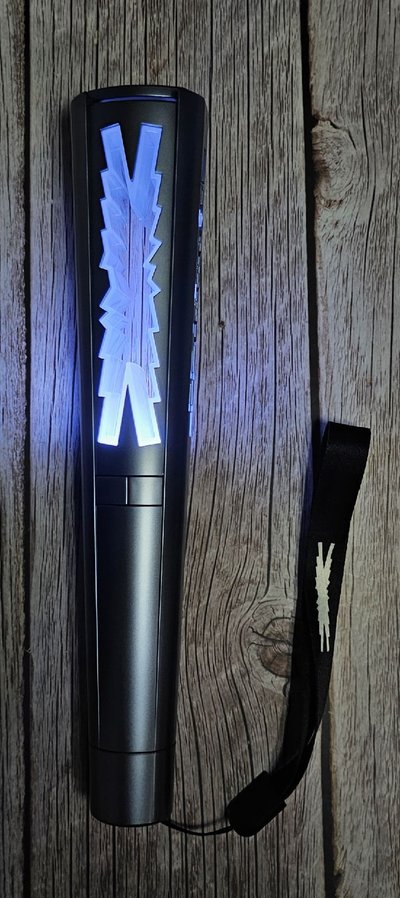 二手 LE SSERAFIM 官方手燈 應援棒
