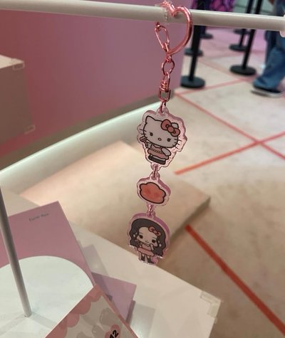 Jisoo 快閃娃 高陽娃 娃娃吊飾，kitty聯名現貨在韓國