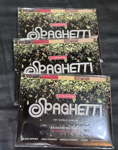 LE SSERAFIM各種專輯