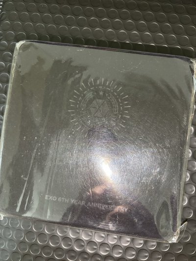 「全新未拆」EXO 6週年紀念勳章