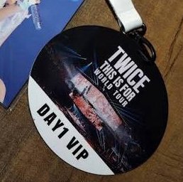 TWICE 六巡VIP吊牌卡。 四入）