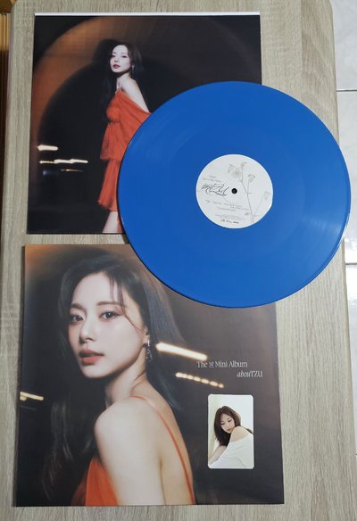 TWICE 子瑜solo美國官網藍色彩膠+特典卡