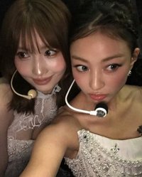 平井桃和朴志效的狗