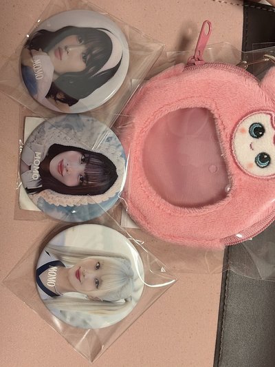 Momo徽章套+三入徽章