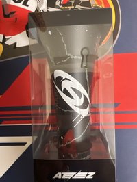 打破城牆的手燈殼