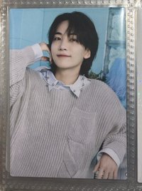 24Home右手摸臉