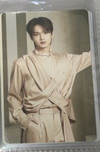 Right here 摸牆