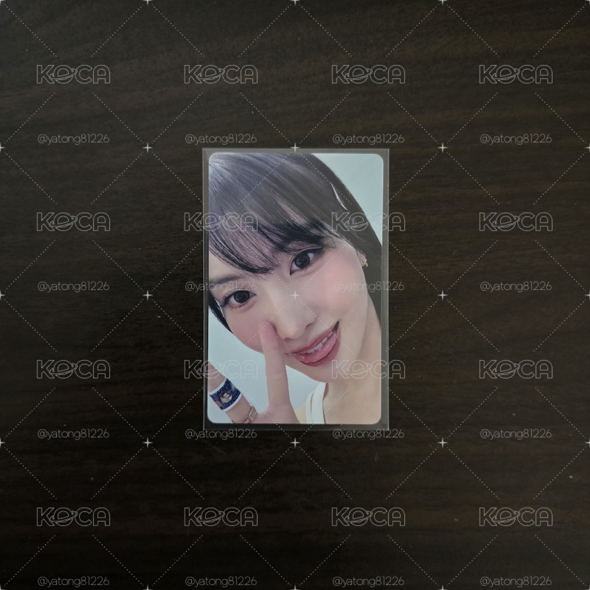 TWICE MOMO THIS IS FOR yzy 合影1.0