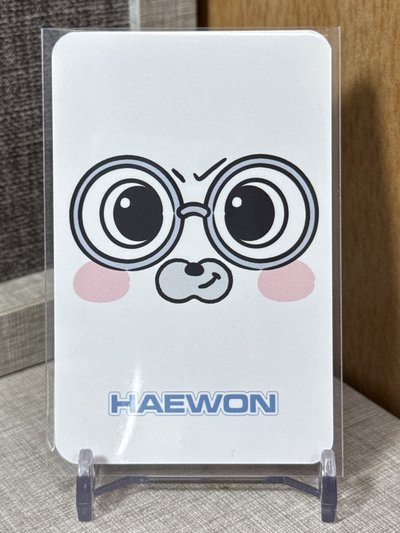 立牌懟臉 嫄