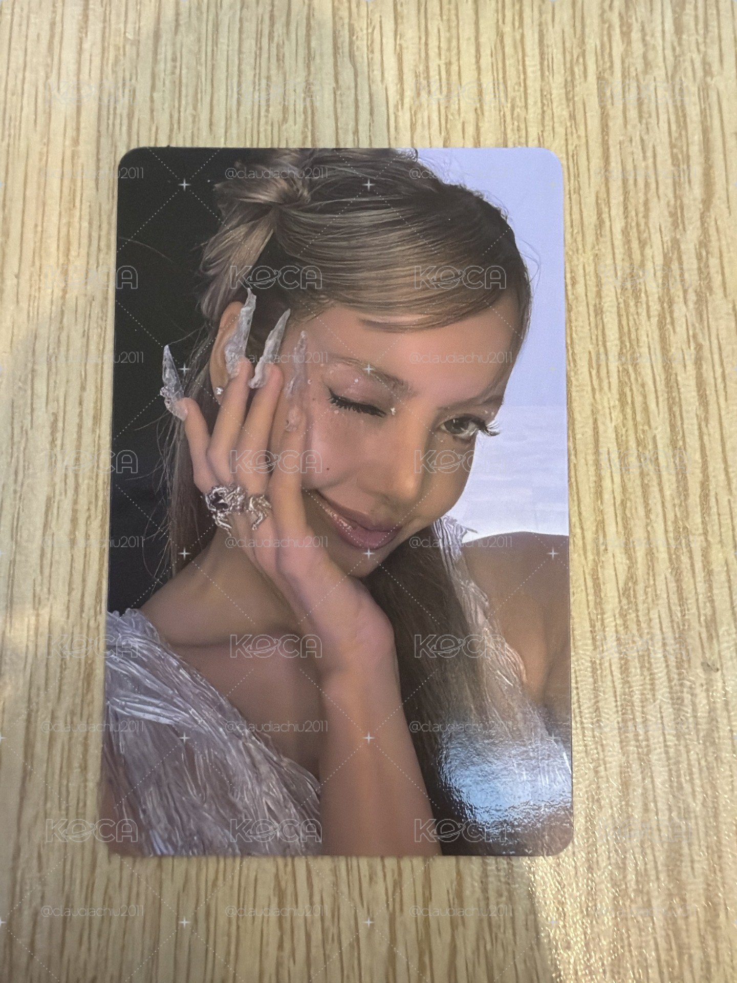 一套專輯才送的特典卡 Lisa