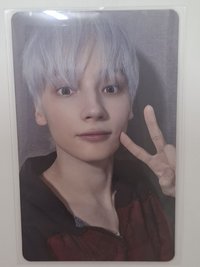 臉頰比耶
