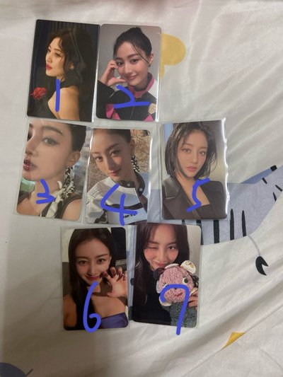 TWICE 志效官方小卡