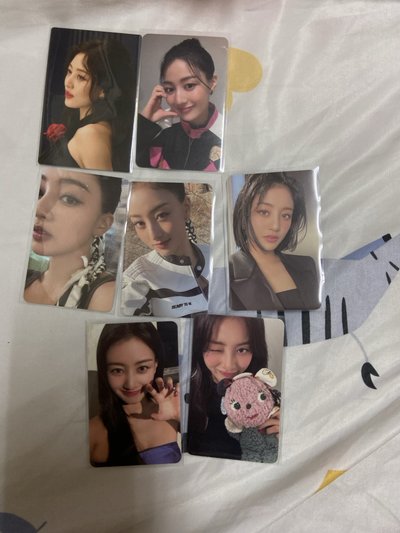 TWICE 志效官方小卡