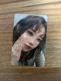 摸臉
