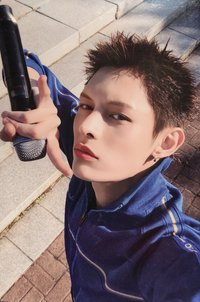 迷二 yzy 4.0 幸運卡 