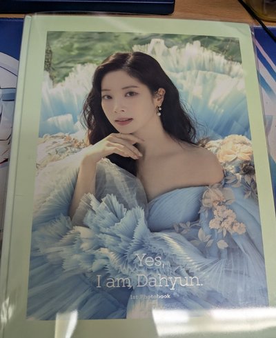 Yes, I am Dahyun 多賢寫真綠版