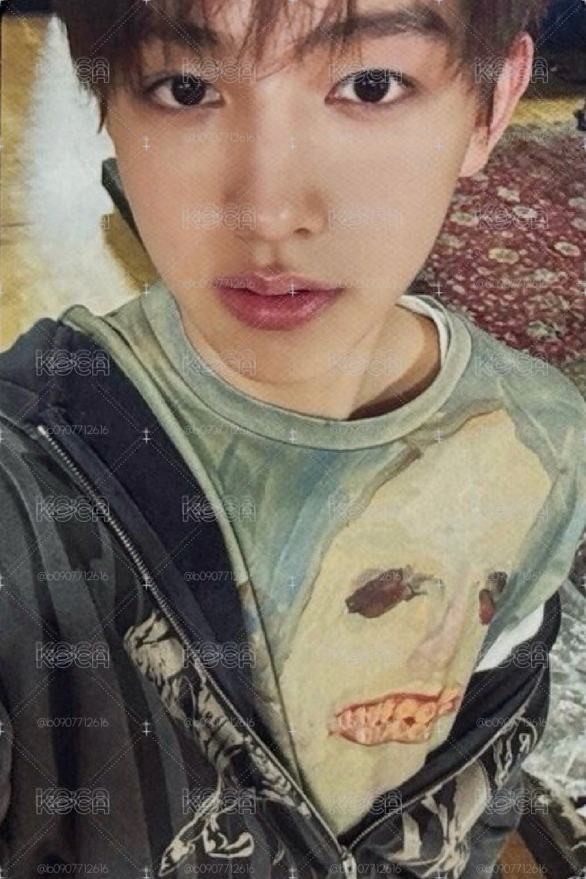 清秀害羞小男孩