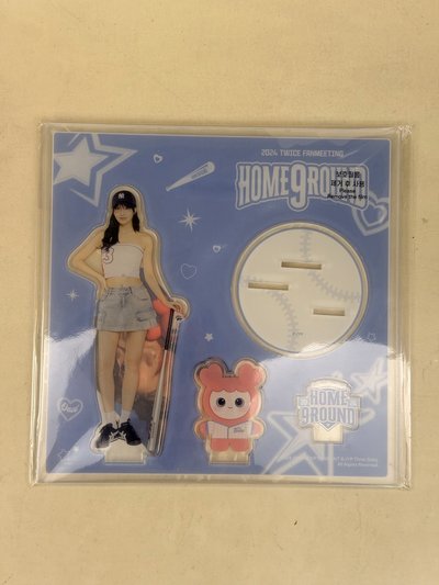 MOMO 九周年立牌