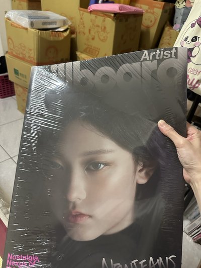 NewJeans haerin美國雜誌+how sweet團封+筆+手機支架*2+