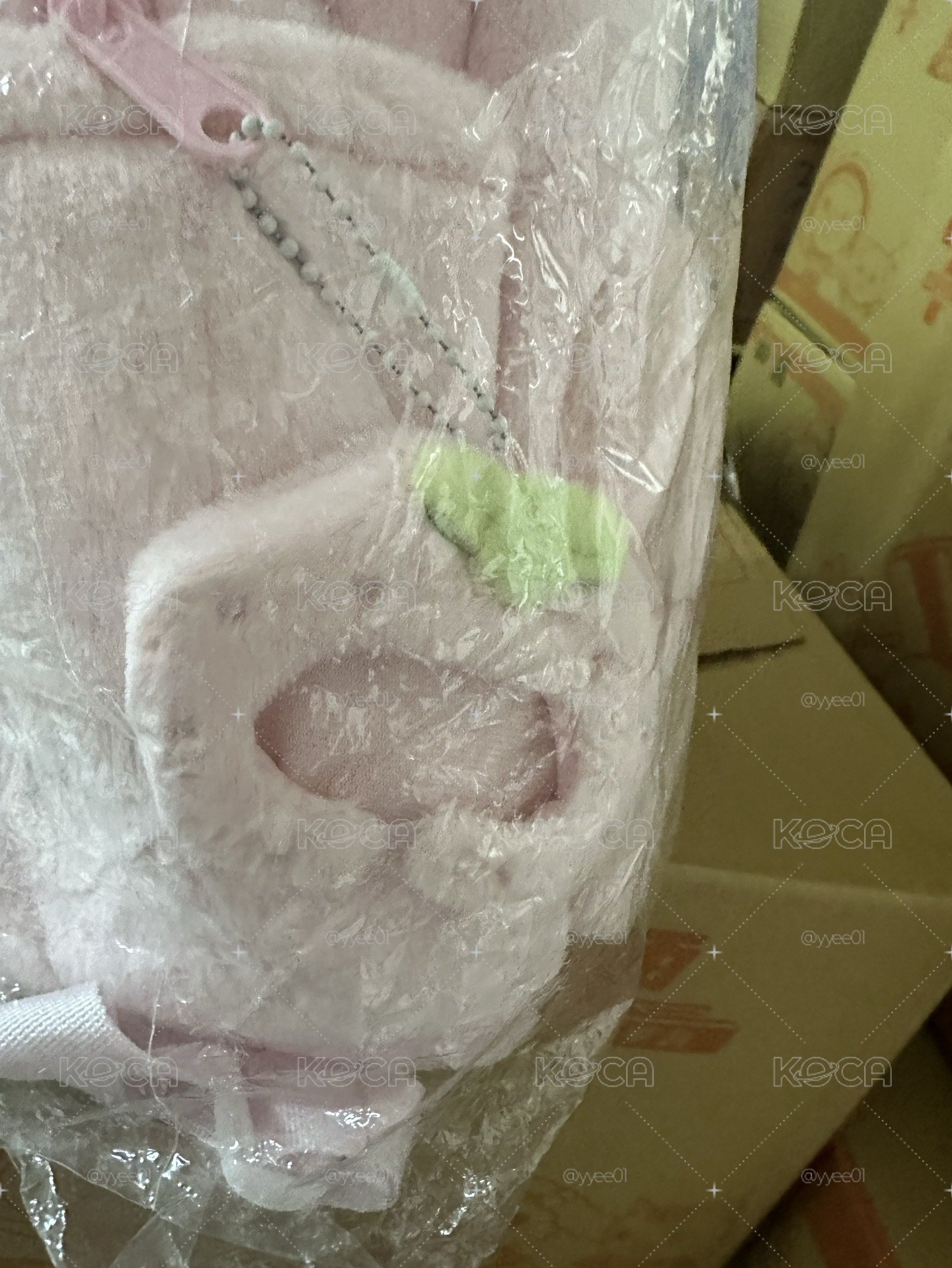 IVE怜草莓包全新未拆（有證件組草莓頭套）