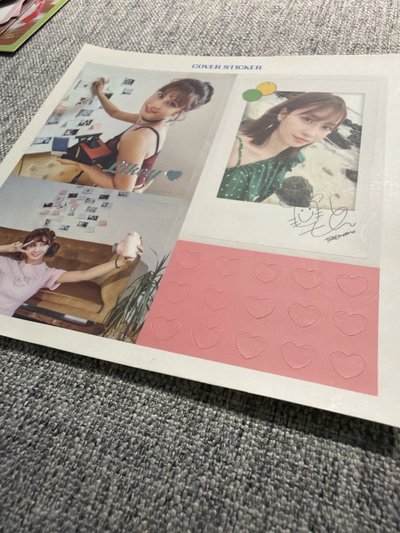 MOMO 正規一輯封面貼紙