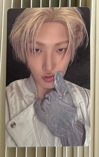 手燈琦