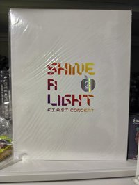 SHINE A LIGHT yg 寫真集 