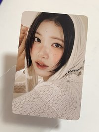 年曆隨機卡jiwoo（有廠損在額頭