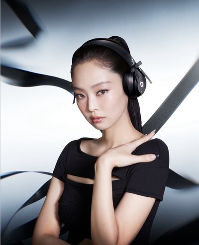 出一副Jennie聯名耳機