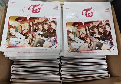 THE STORY BEGINS 專輯卡