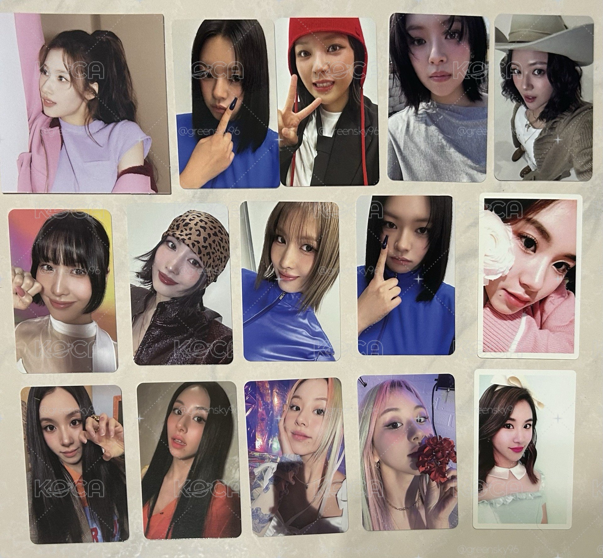twice成員（莎定桃彩）共十五張，如圖。