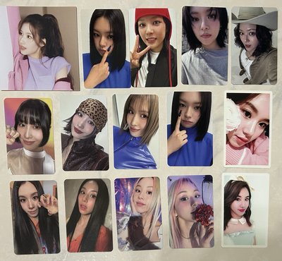 twice成員（莎定桃彩）共十五張，如圖。