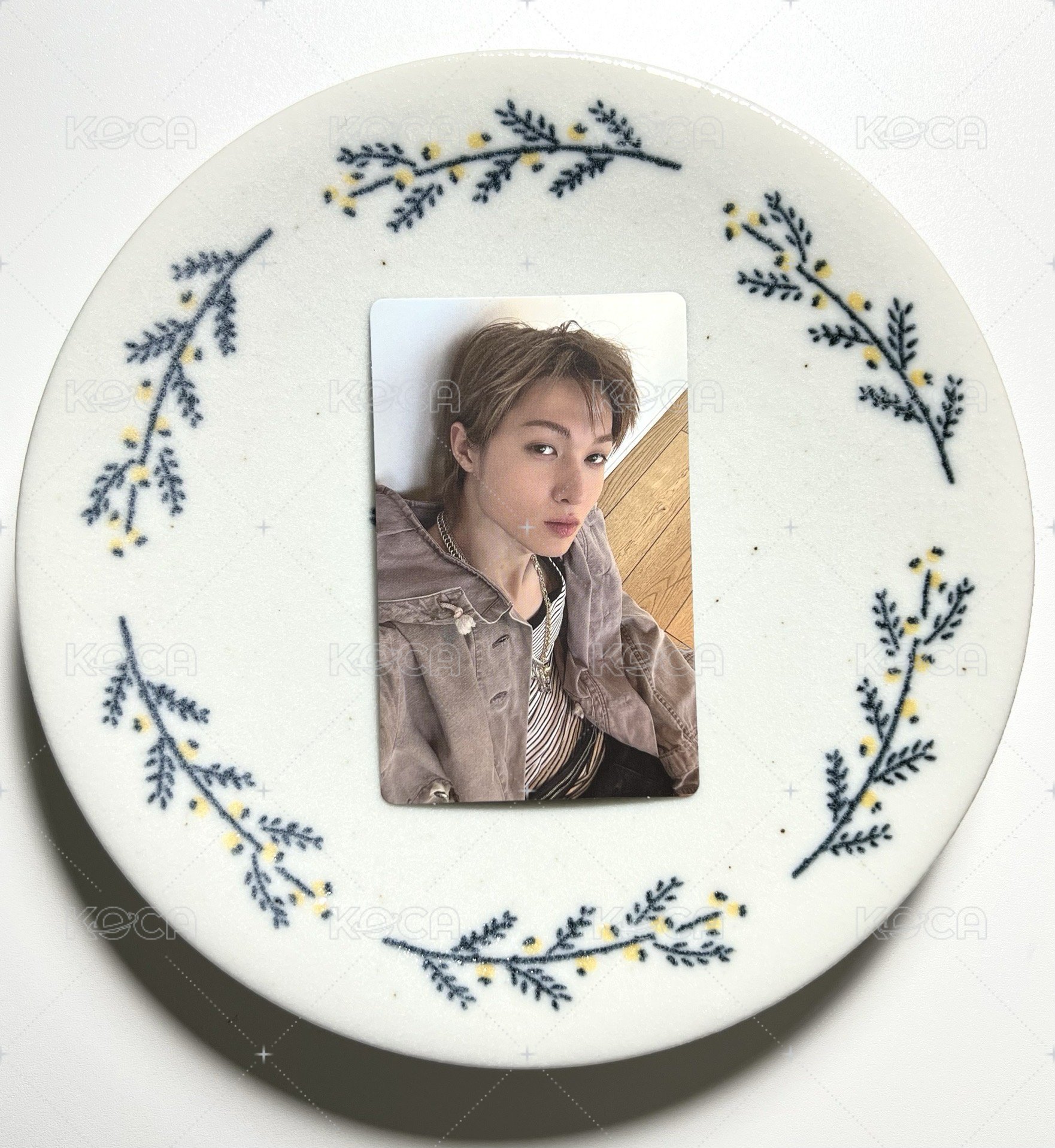 丁尼坐著等你