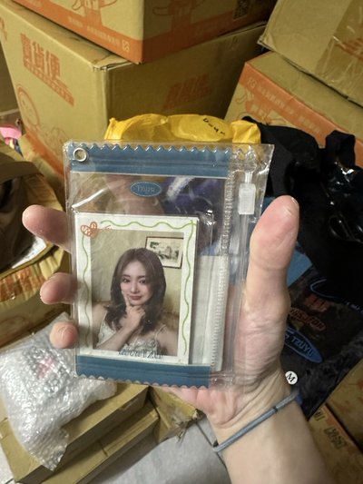 周子瑜週邊（香港雜誌+手機墊片+紙膠帶+拍立得）