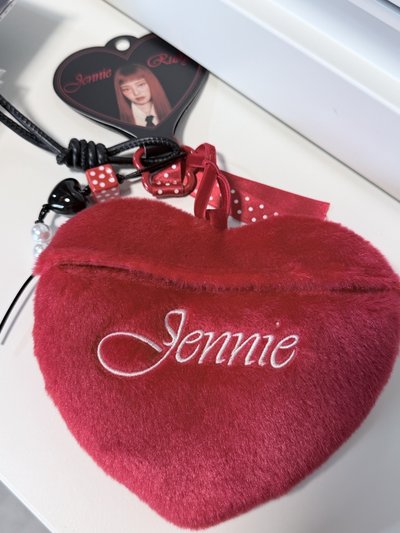 Jennie名創聯名 愛心毛絨卡套 含小卡