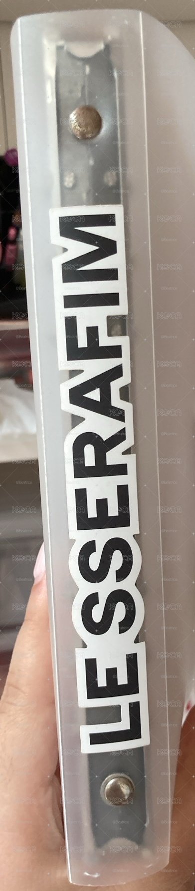 二手磨砂卡冊（側邊含Le sserafim官方貼紙）