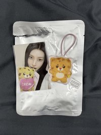 yunah迷你吊飾+滿額卡