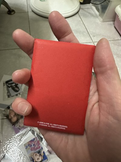NewJeans haerin美國雜誌+how sweet團封+筆+手機支架*2（拆售）