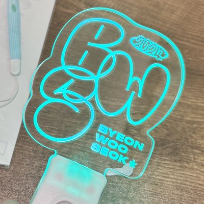 邊佑錫 Summer Letter 一代應援手燈 +EDIYA1.0滿額卡一組4張