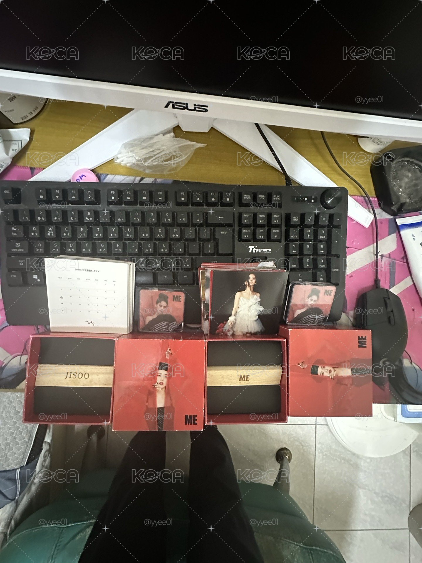 Blackpink Jisoo專輯寫真書盤售
