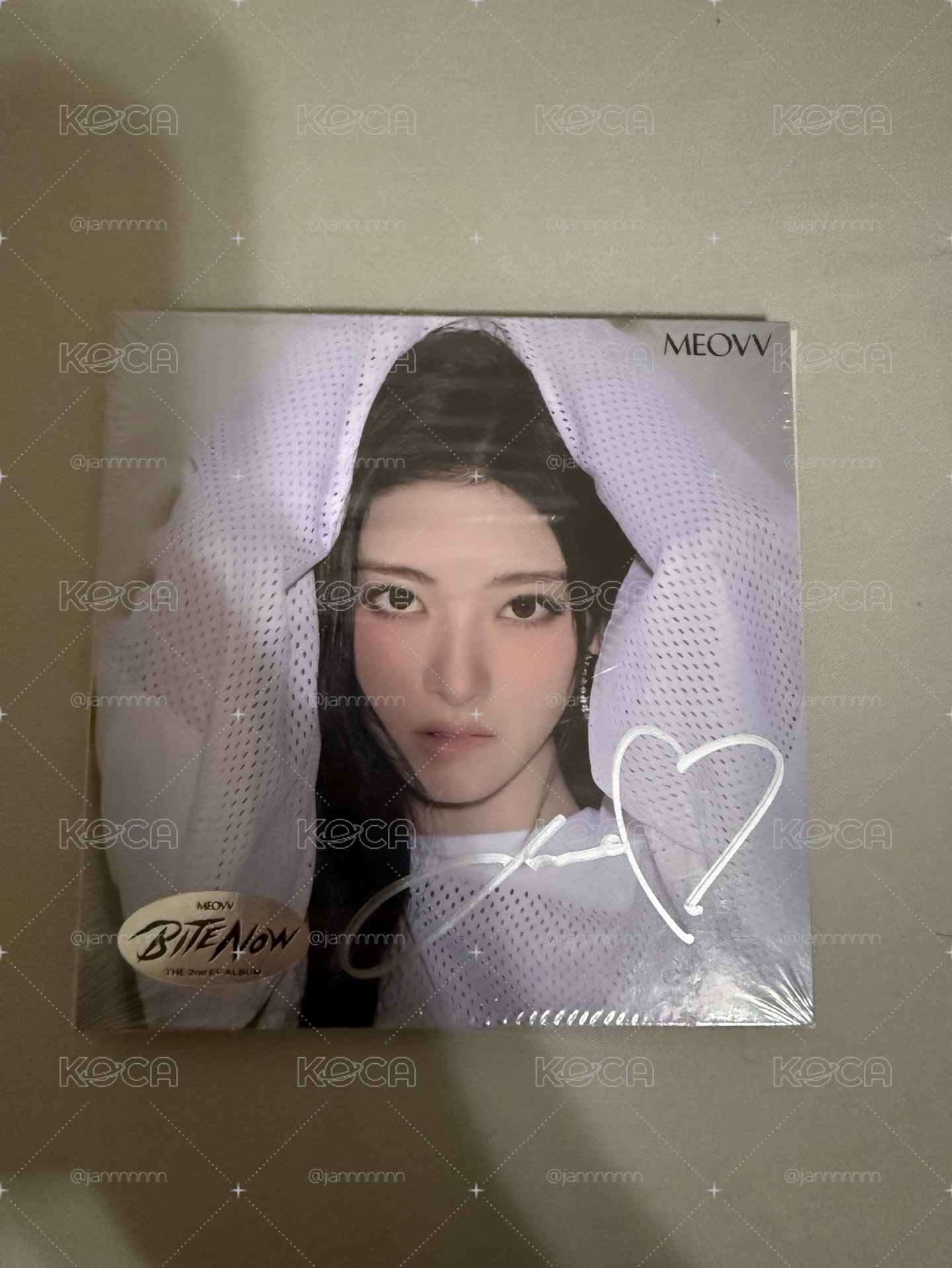Meovv Bite now Anna親簽單封