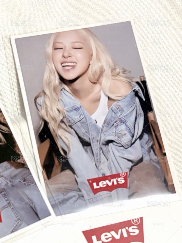 Levi’s x Rosé 牛仔外套小卡