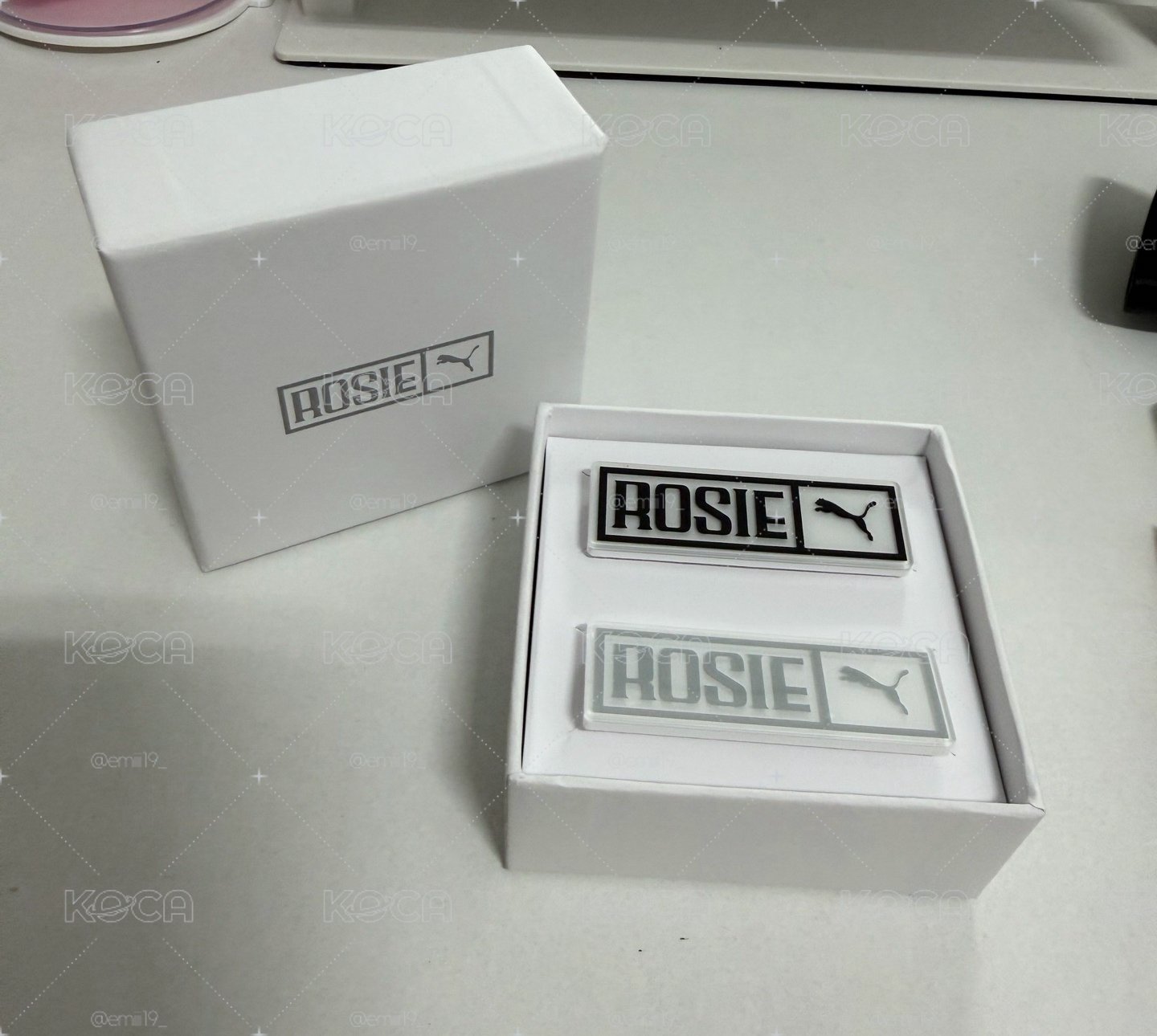 Ros’e ROSIE x PUMA聯名 賽車鞋別針