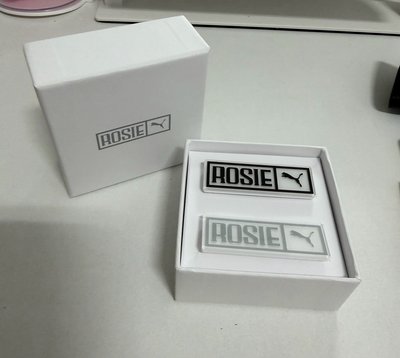 Ros’e ROSIE x PUMA聯名 賽車鞋別針
