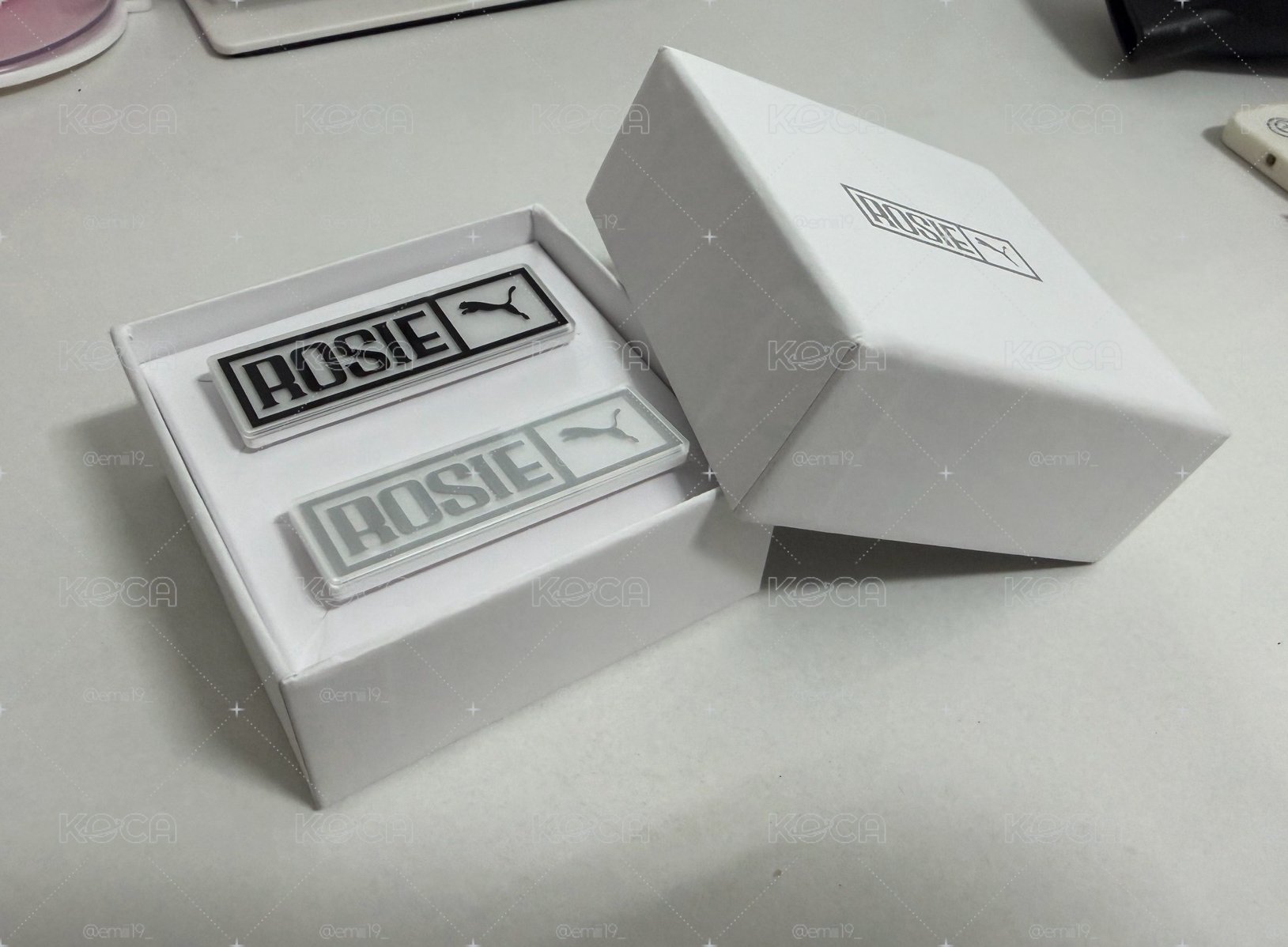 Ros’e ROSIE x PUMA聯名 賽車鞋別針
