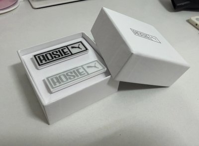 Ros’e ROSIE x PUMA聯名 賽車鞋別針