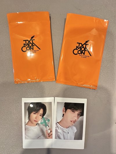 MOA CON 隨機小卡/拍立得