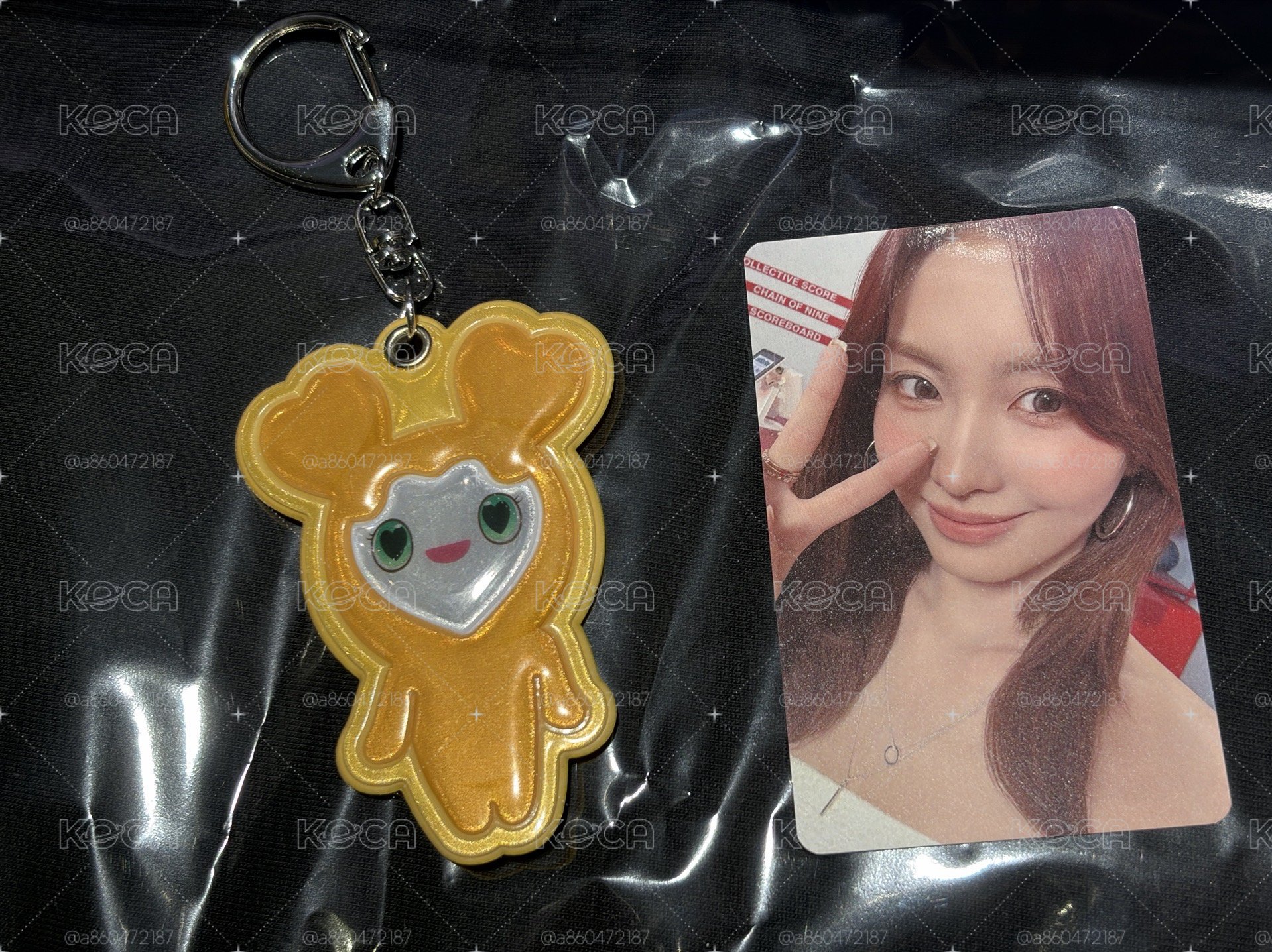 TWICE 效反光吊飾 桃多彩滿額卡