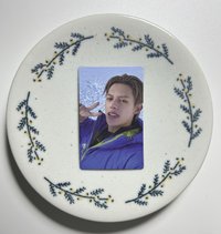 雪地上吐舌凡